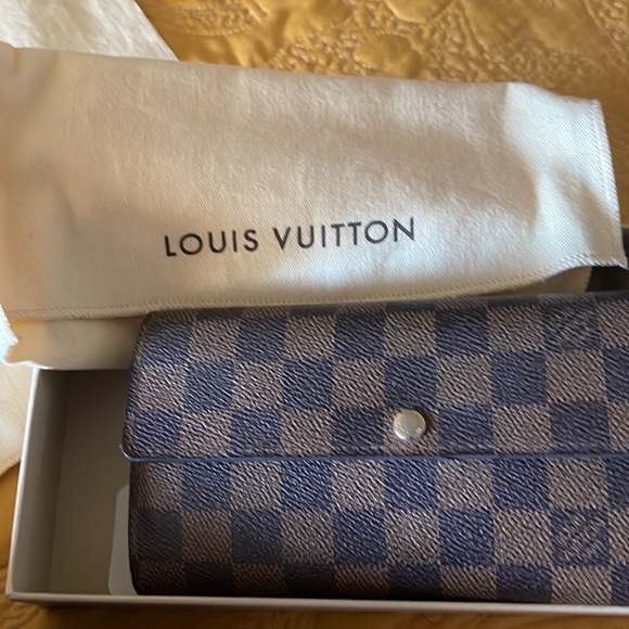 Louis Vuitton Crossbody and wallet - Picture 4 of 8